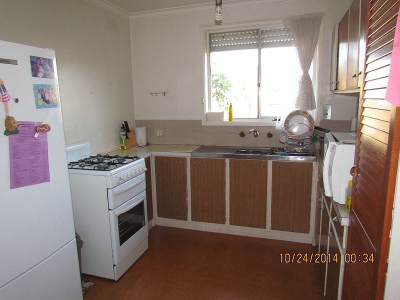 44 Woodstock Drive, Gladstone Park VIC 3043