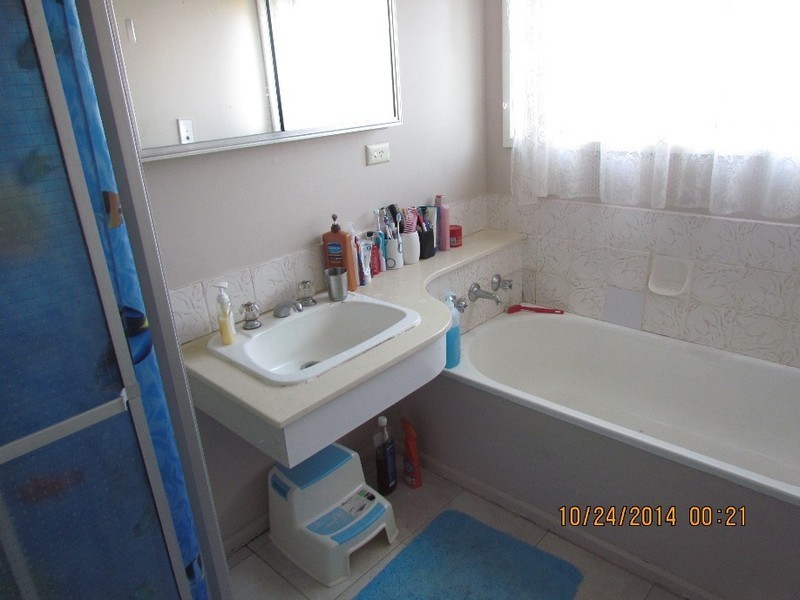 44 Woodstock Drive, Gladstone Park VIC 3043