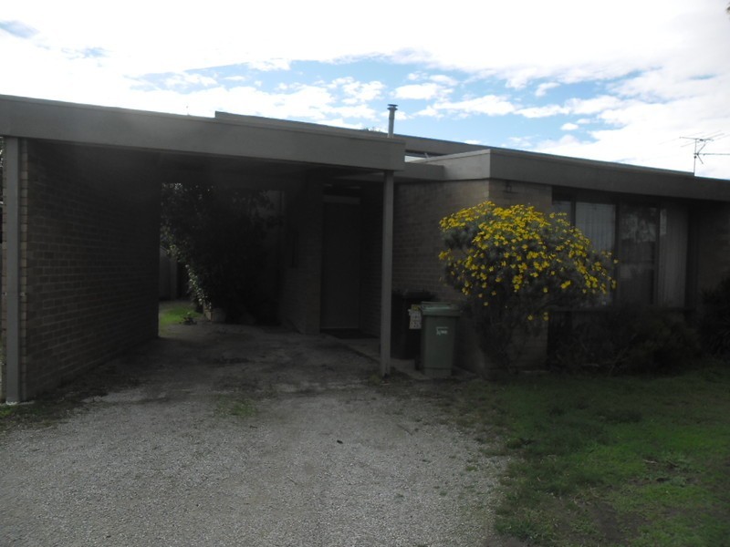 4 Taylor Drive, Gladstone Park VIC 3043