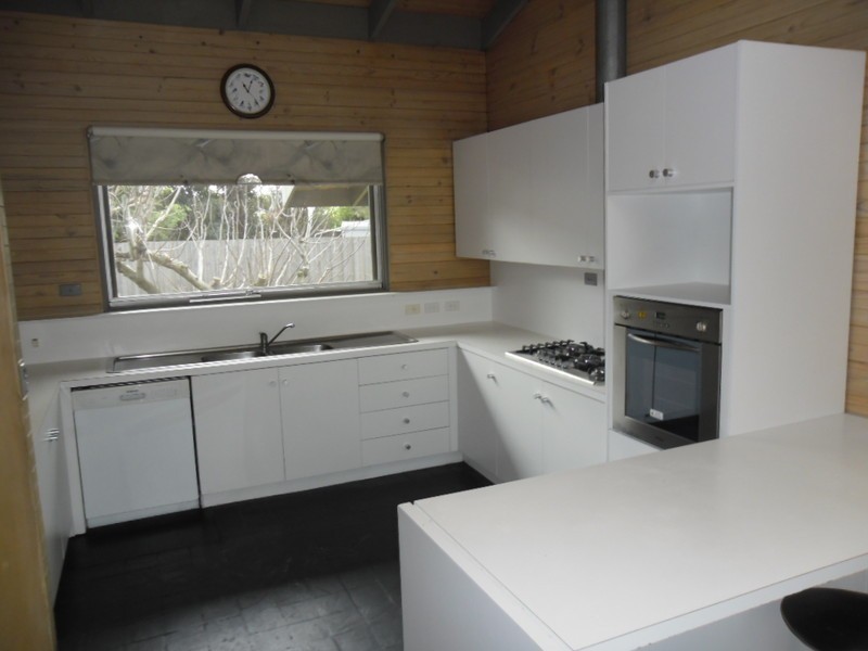 4 Taylor Drive, Gladstone Park VIC 3043