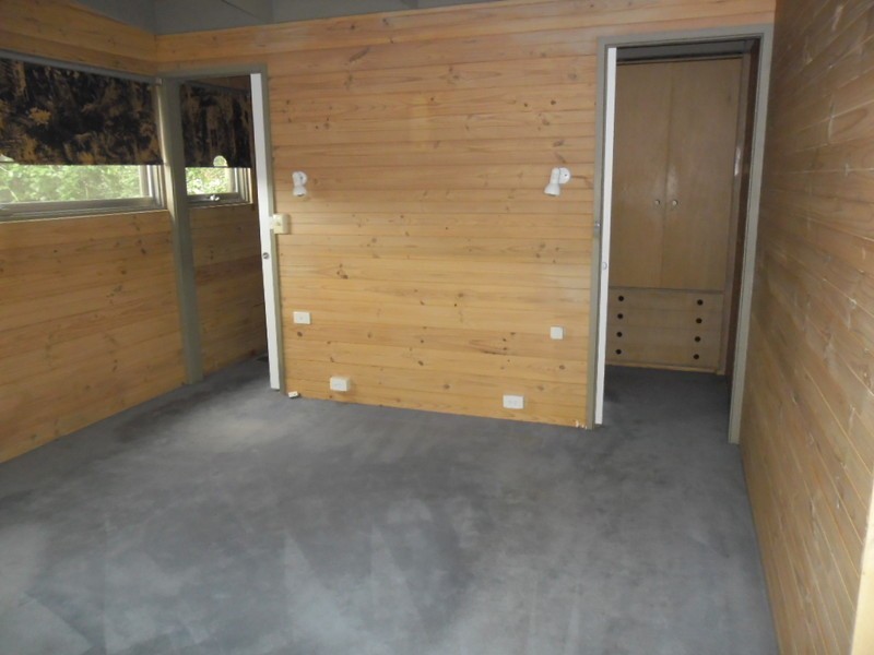 4 Taylor Drive, Gladstone Park VIC 3043