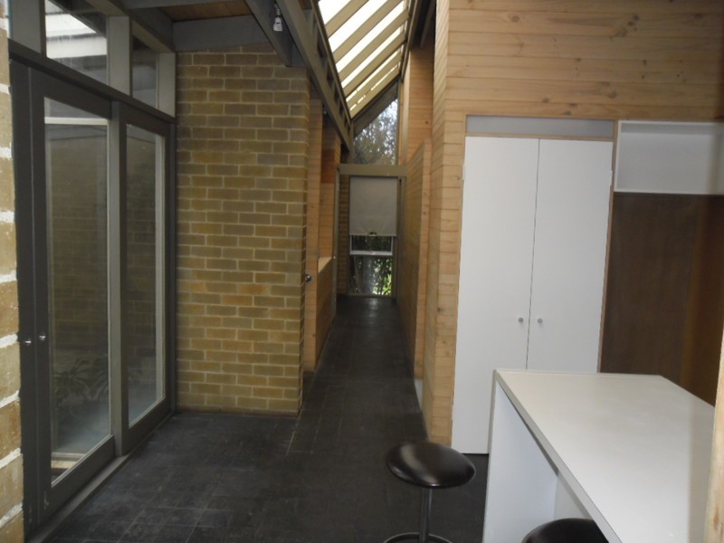 4 Taylor Drive, Gladstone Park VIC 3043