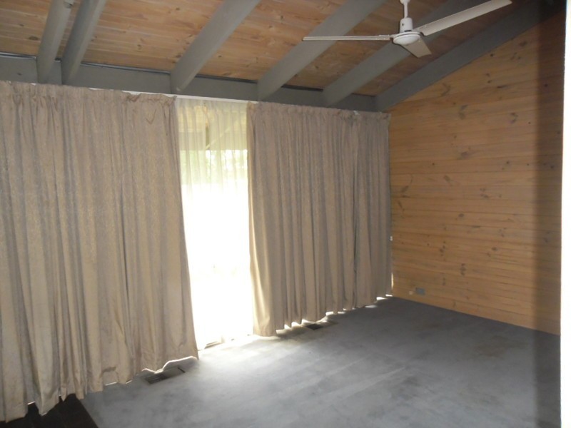 4 Taylor Drive, Gladstone Park VIC 3043