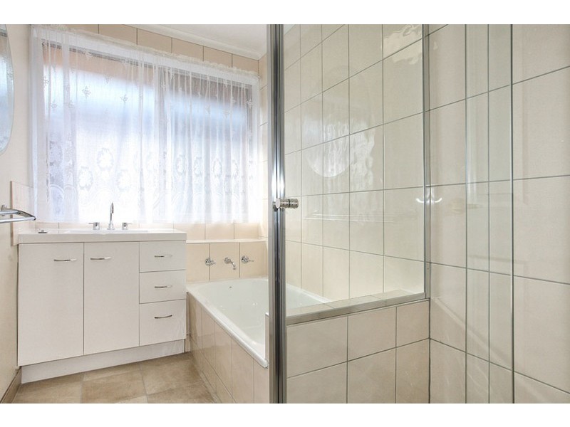 8  Ringwood Court, Gladstone Park VIC 3043