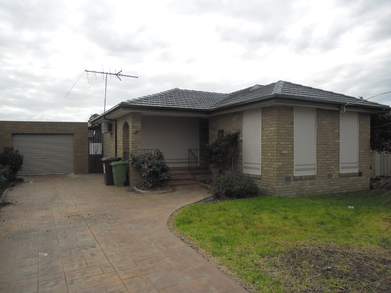 16 Dianne Drive, Tullamarine VIC 3043