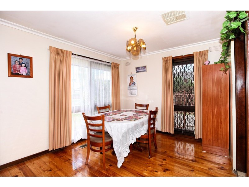 19 North Circular Road, Gladstone Park VIC 3043