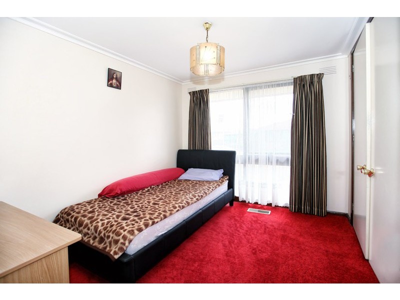 19 North Circular Road, Gladstone Park VIC 3043