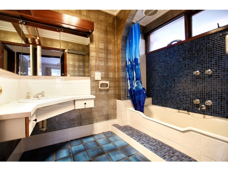 19 North Circular Road, Gladstone Park VIC 3043