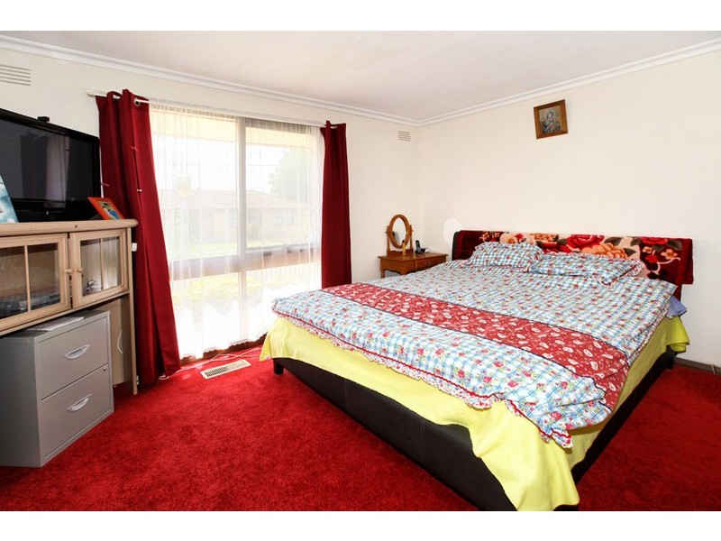 19 North Circular Road, Gladstone Park VIC 3043