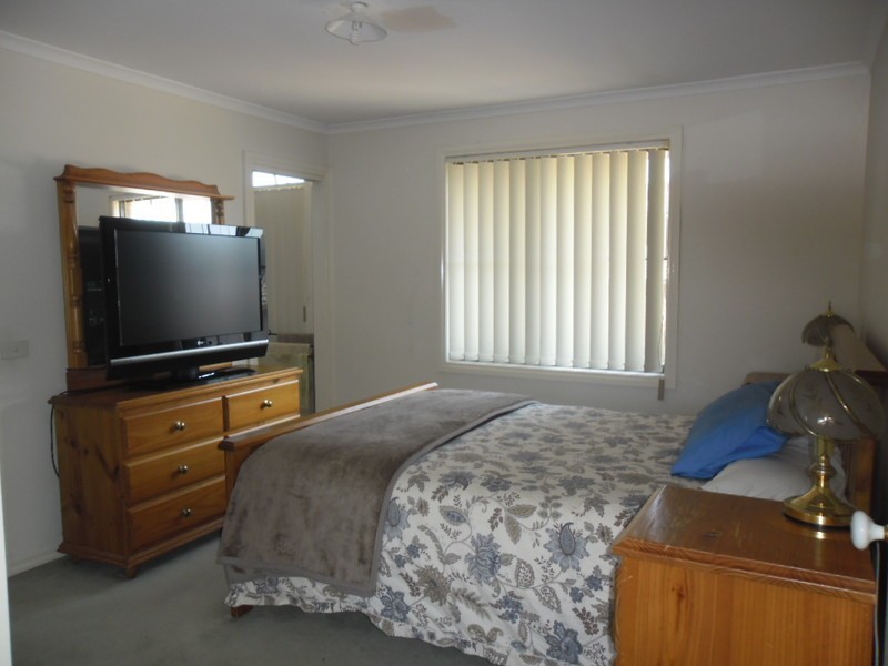 12 The Crest, Attwood VIC 3049