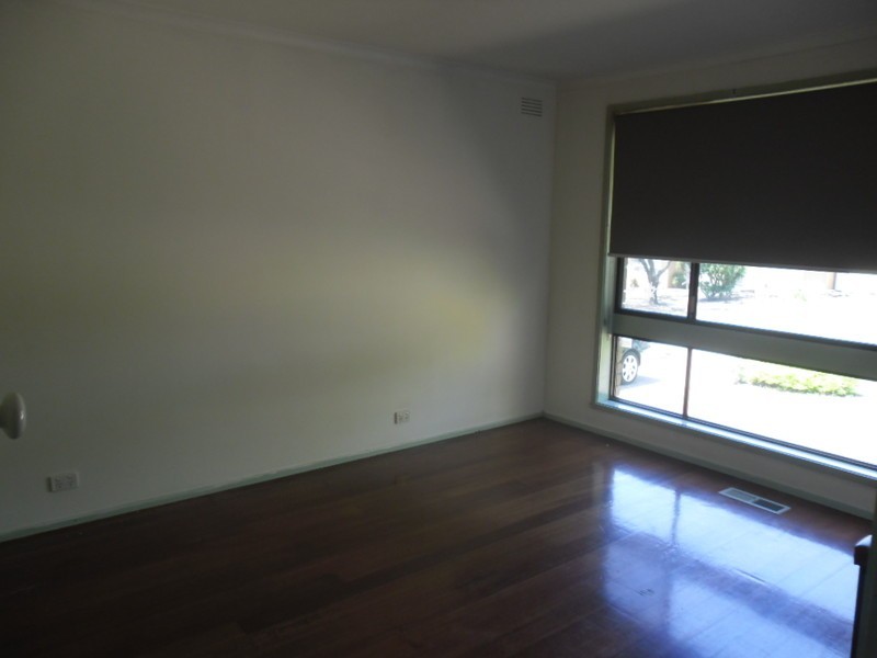 33 North Circular Road, Gladstone Park VIC 3043