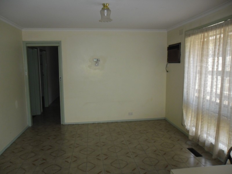 33 North Circular Road, Gladstone Park VIC 3043