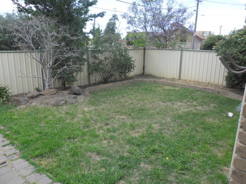 37 Samara Grove, Gladstone Park VIC 3043