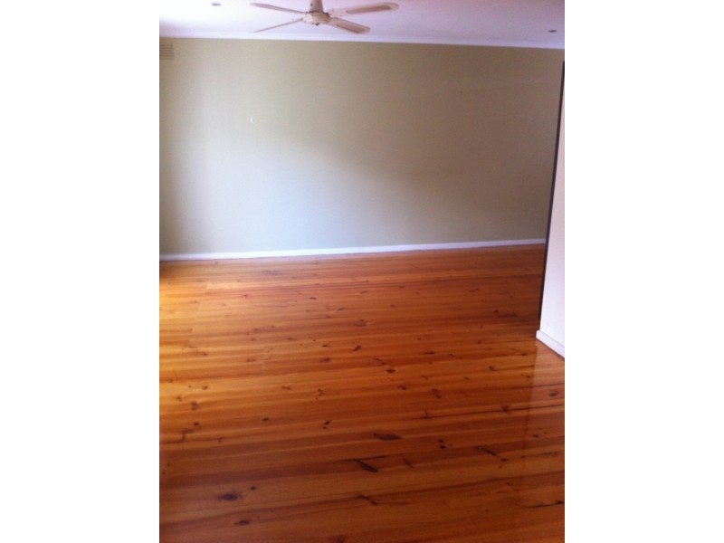 4  Snaefell Crescent., Gladstone Park VIC 3043