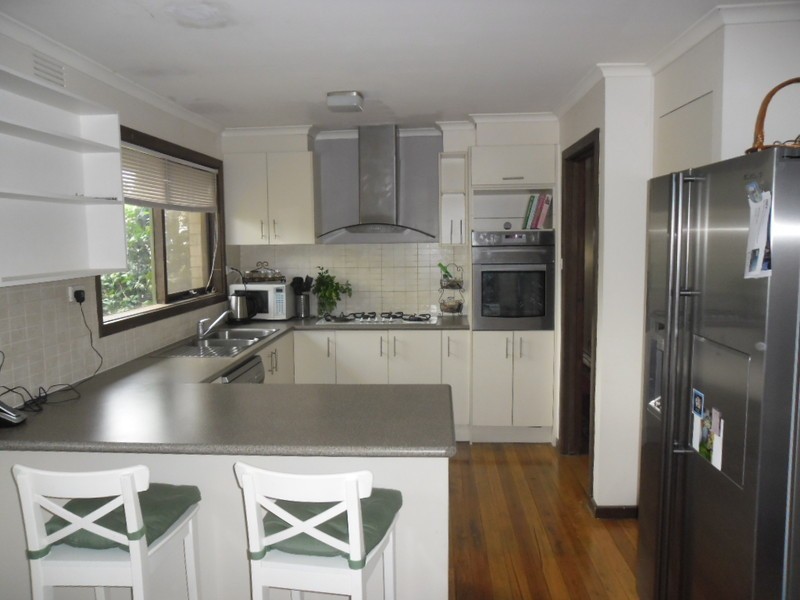 44  Henley Drive, Gladstone Park VIC 3043