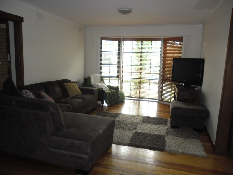 44  Henley Drive, Gladstone Park VIC 3043