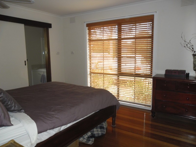 44  Henley Drive, Gladstone Park VIC 3043