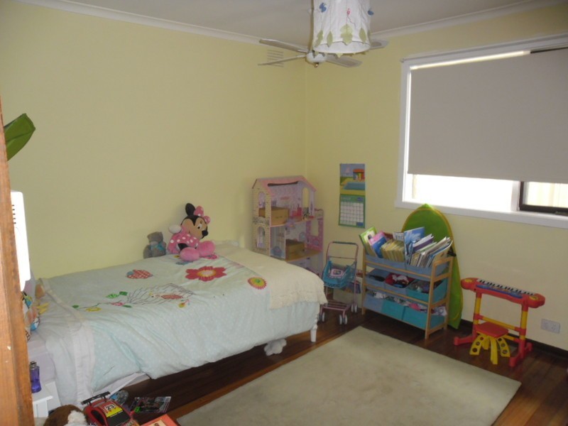 44  Henley Drive, Gladstone Park VIC 3043