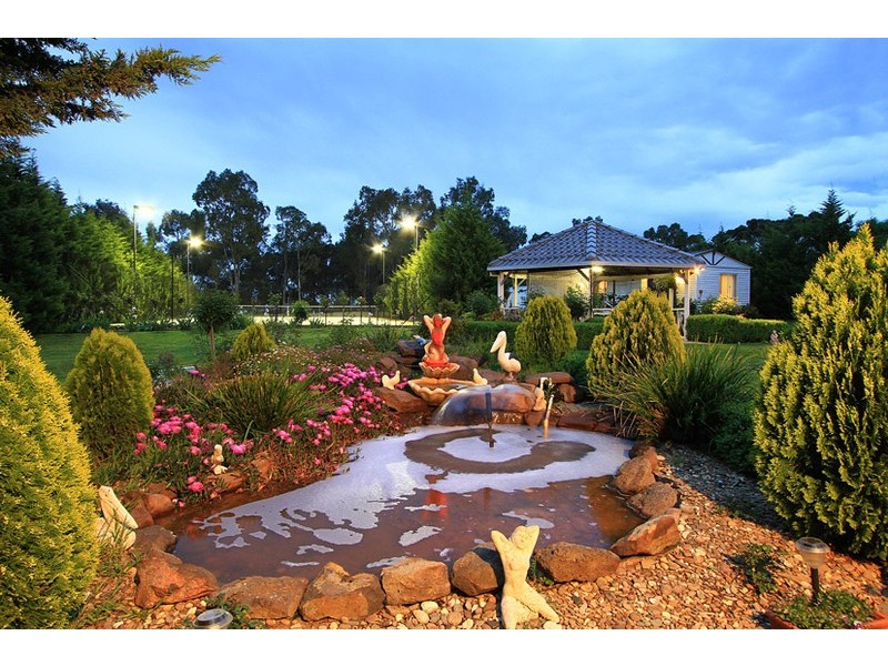 8 Elliot Court, Greenvale VIC 3059