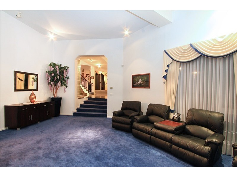 8 Elliot Court, Greenvale VIC 3059