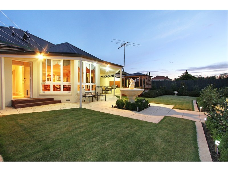 6  Dunfermline Avenue, Greenvale VIC 3059