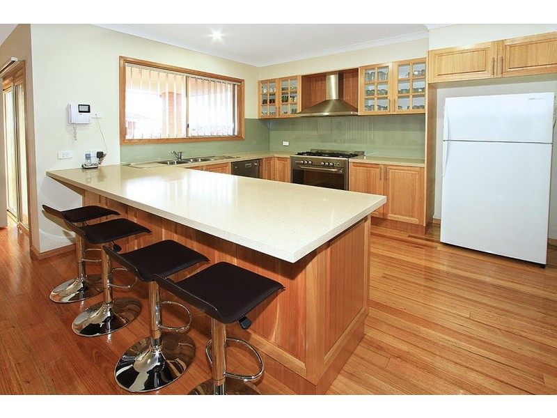 8 Inverie Court, Greenvale VIC 3059