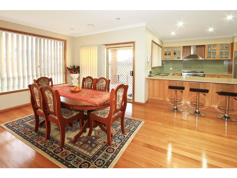 8 Inverie Court, Greenvale VIC 3059