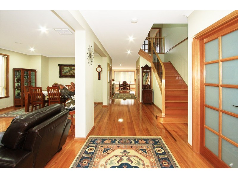 8 Inverie Court, Greenvale VIC 3059