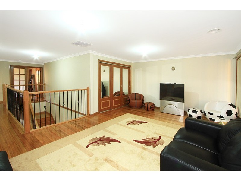 8 Inverie Court, Greenvale VIC 3059