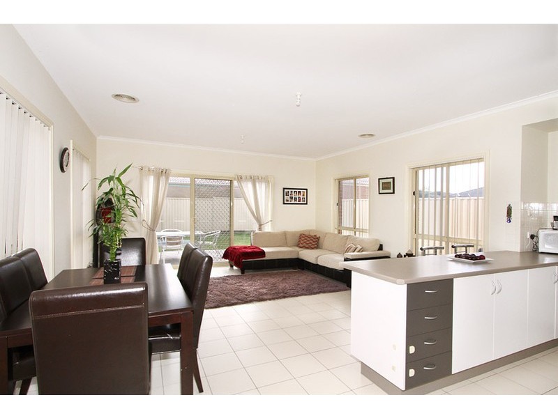26 Malabar Street, Roxburgh Park VIC 3064