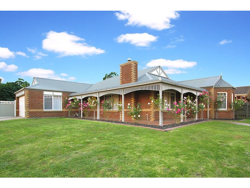 15 Lincolne Crescent, Roxburgh Park VIC 3064