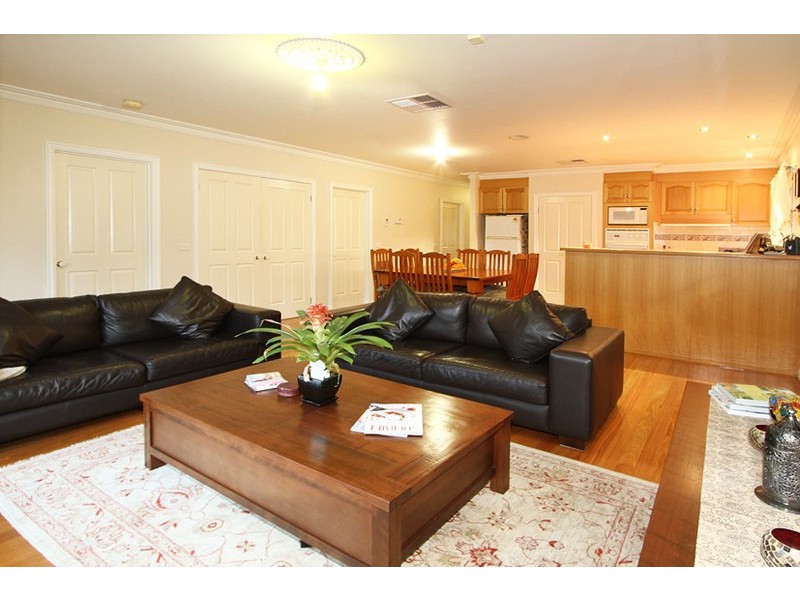 15 Lincolne Crescent, Roxburgh Park VIC 3064