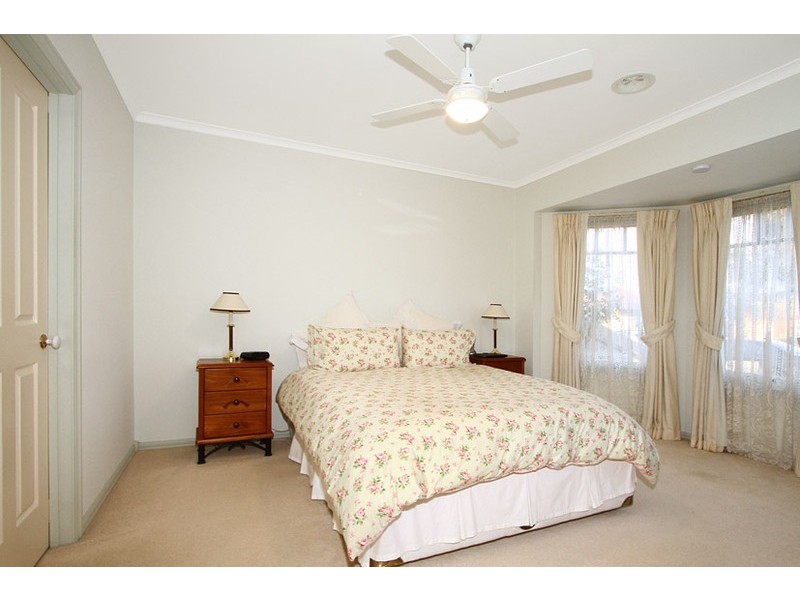 15 Lincolne Crescent, Roxburgh Park VIC 3064