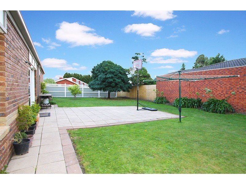 15 Lincolne Crescent, Roxburgh Park VIC 3064