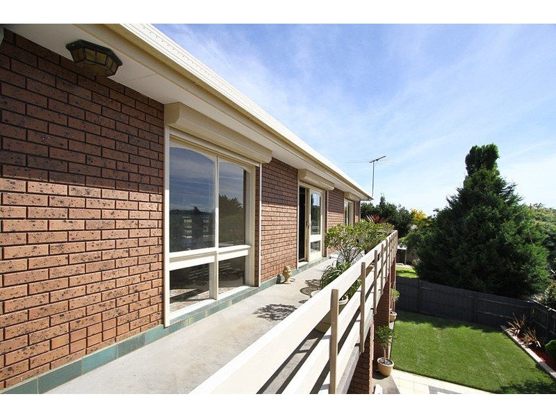 64 Bamford Avenue, Westmeadows VIC 3049