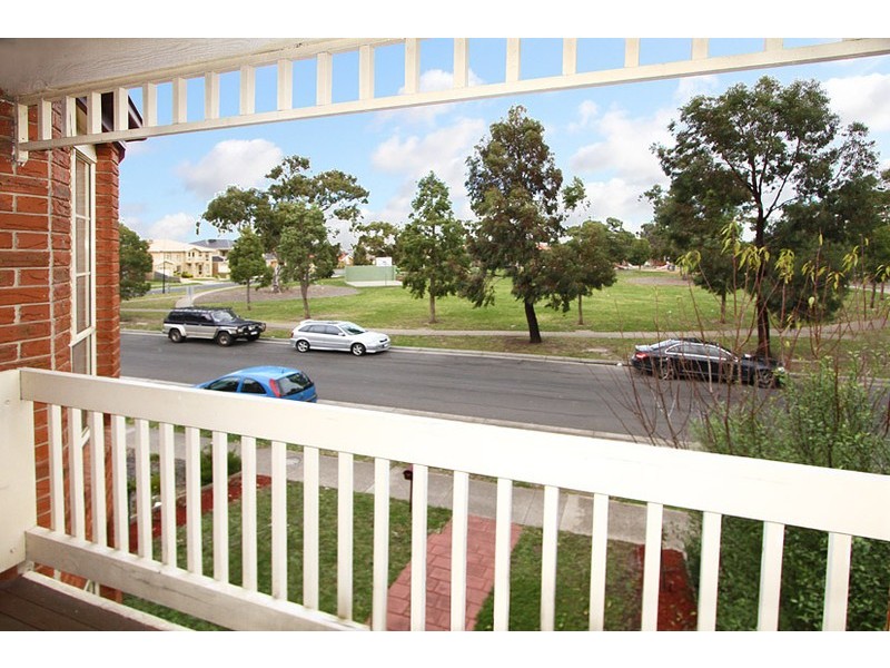 41 Almands Avenue, Roxburgh Park VIC 3064