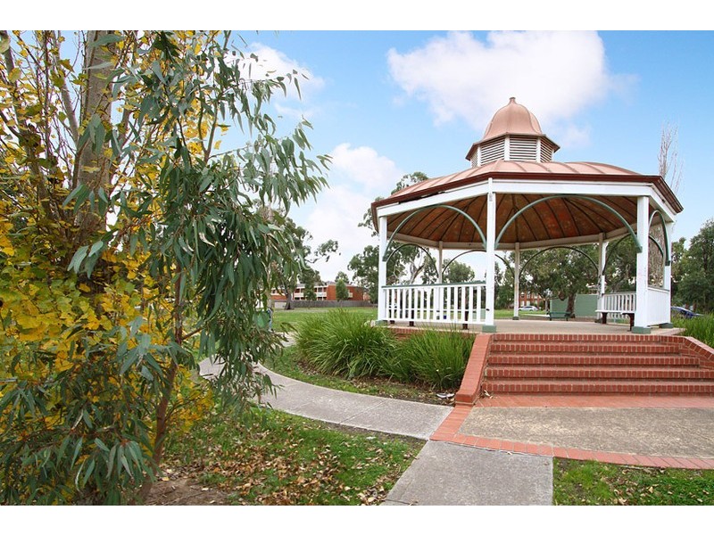 41 Almands Avenue, Roxburgh Park VIC 3064