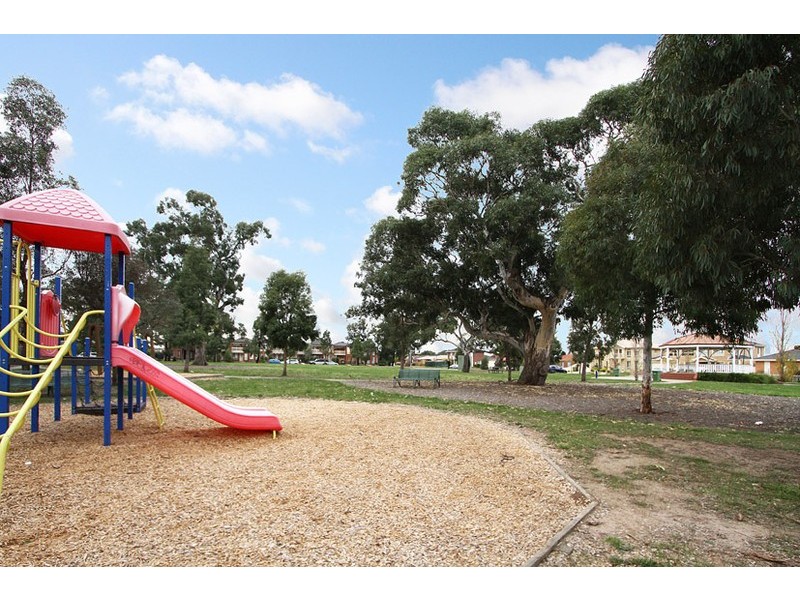 41 Almands Avenue, Roxburgh Park VIC 3064