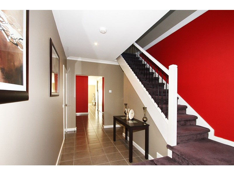 23 Donvale Avenue, Roxburgh Park VIC 3064