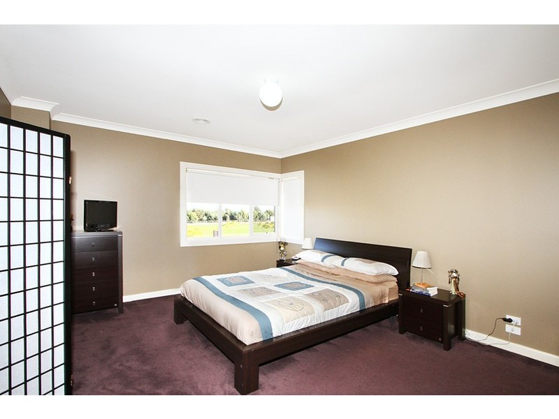 23 Donvale Avenue, Roxburgh Park VIC 3064