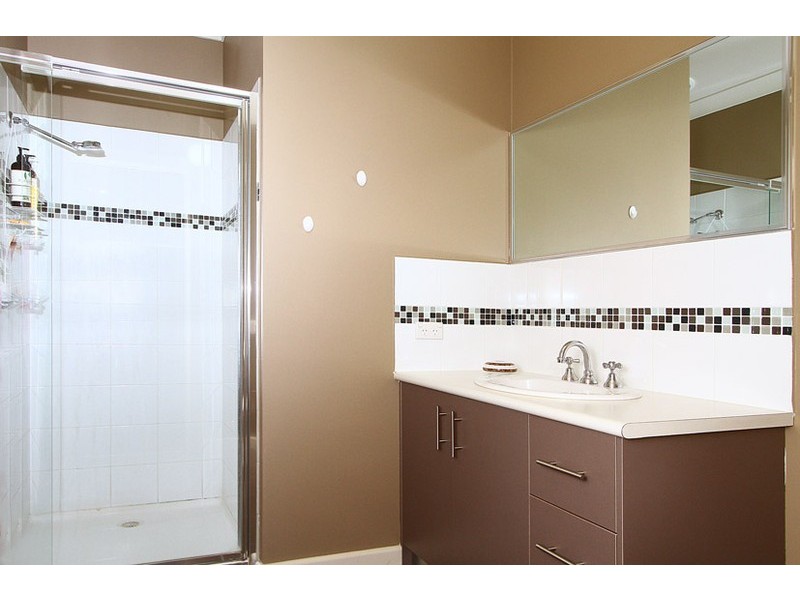 23 Donvale Avenue, Roxburgh Park VIC 3064