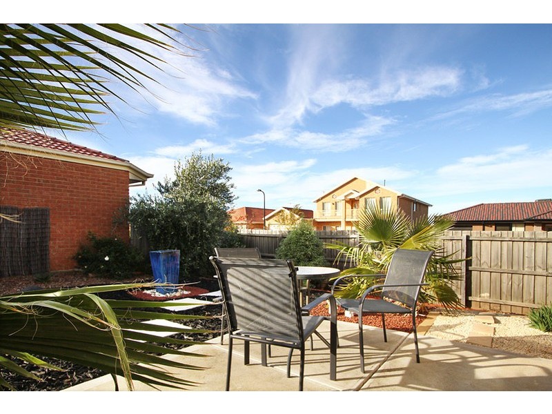 23 Donvale Avenue, Roxburgh Park VIC 3064