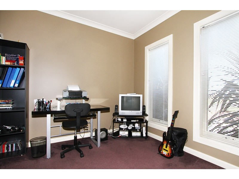 23 Donvale Avenue, Roxburgh Park VIC 3064