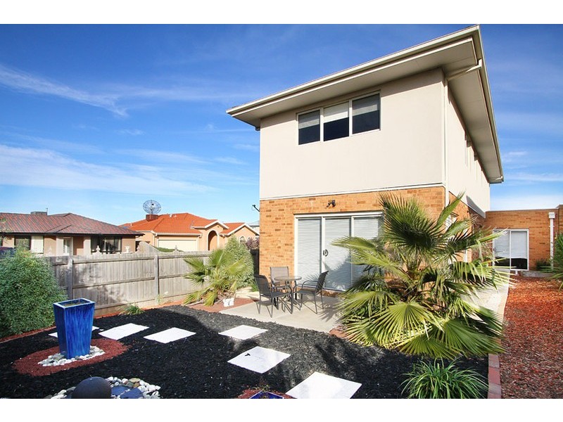 23 Donvale Avenue, Roxburgh Park VIC 3064