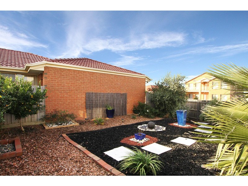 23 Donvale Avenue, Roxburgh Park VIC 3064