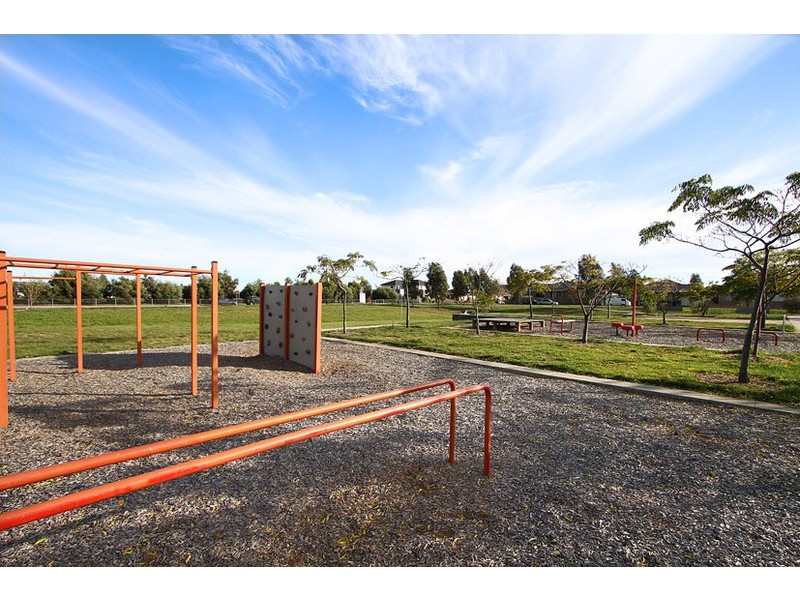 23 Donvale Avenue, Roxburgh Park VIC 3064