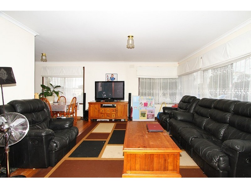 13 North Circular Road, Gladstone Park VIC 3043