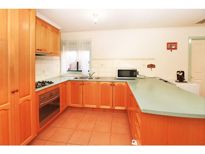 16 MacKellar Drive, Roxburgh Park VIC 3064