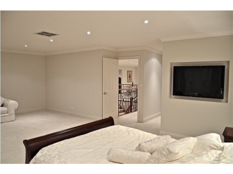 14 Lewiston Grove, Greenvale VIC 3059