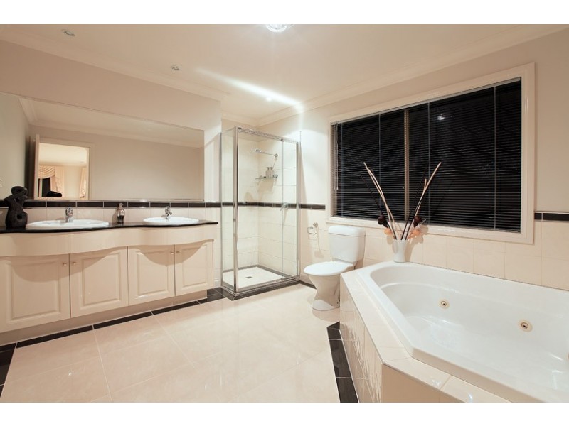 14 Lewiston Grove, Greenvale VIC 3059